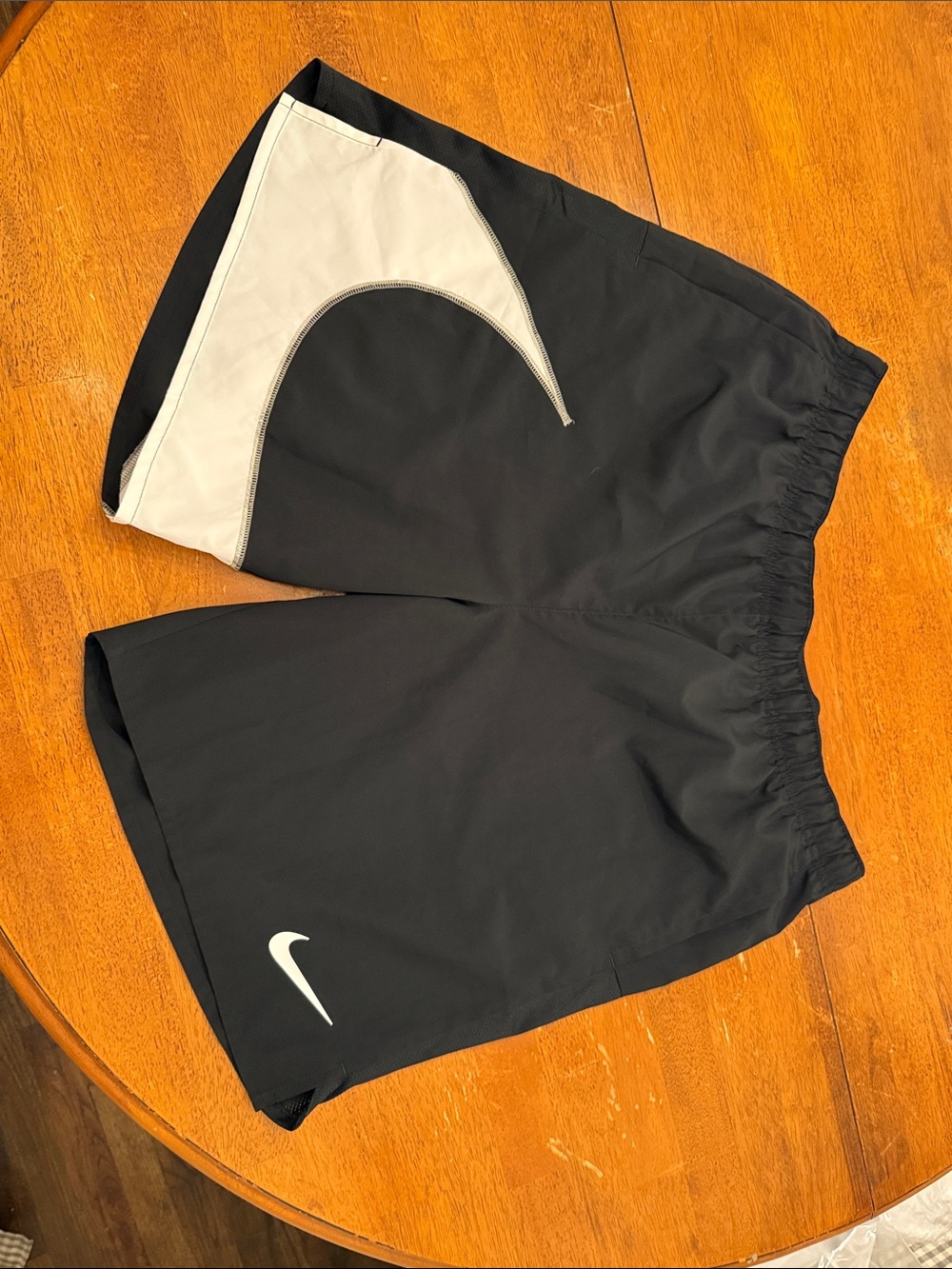 Nike Men’s Black and White Athletic Shorts with Contrast Panel xl